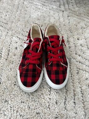 New Blowfish Malibu Red Buffalo Check Plaid Lace-Up  woman Sneakers